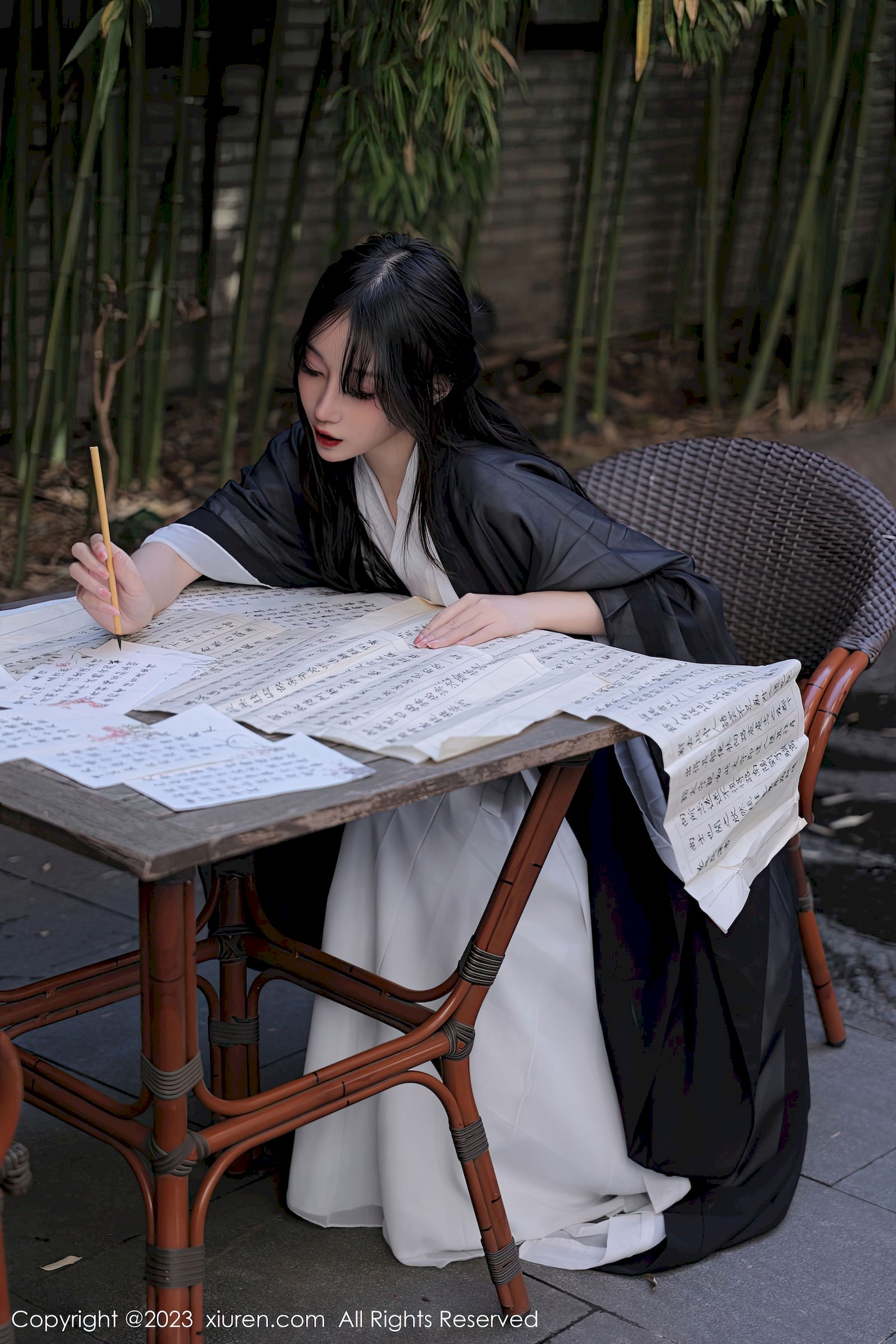[秀人XiuRen] No.6094 玥儿玥er – 白色古装+曼妙娇躯海南旅拍-小爱·美女部落