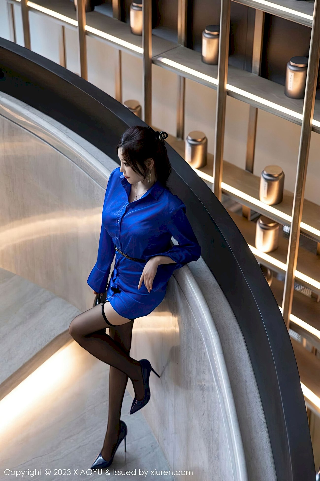 [XIAOYU语画界] Vol.1018 杨晨晨 – 蓝色服饰+魅惑黑丝性感写真-小爱·美女部落