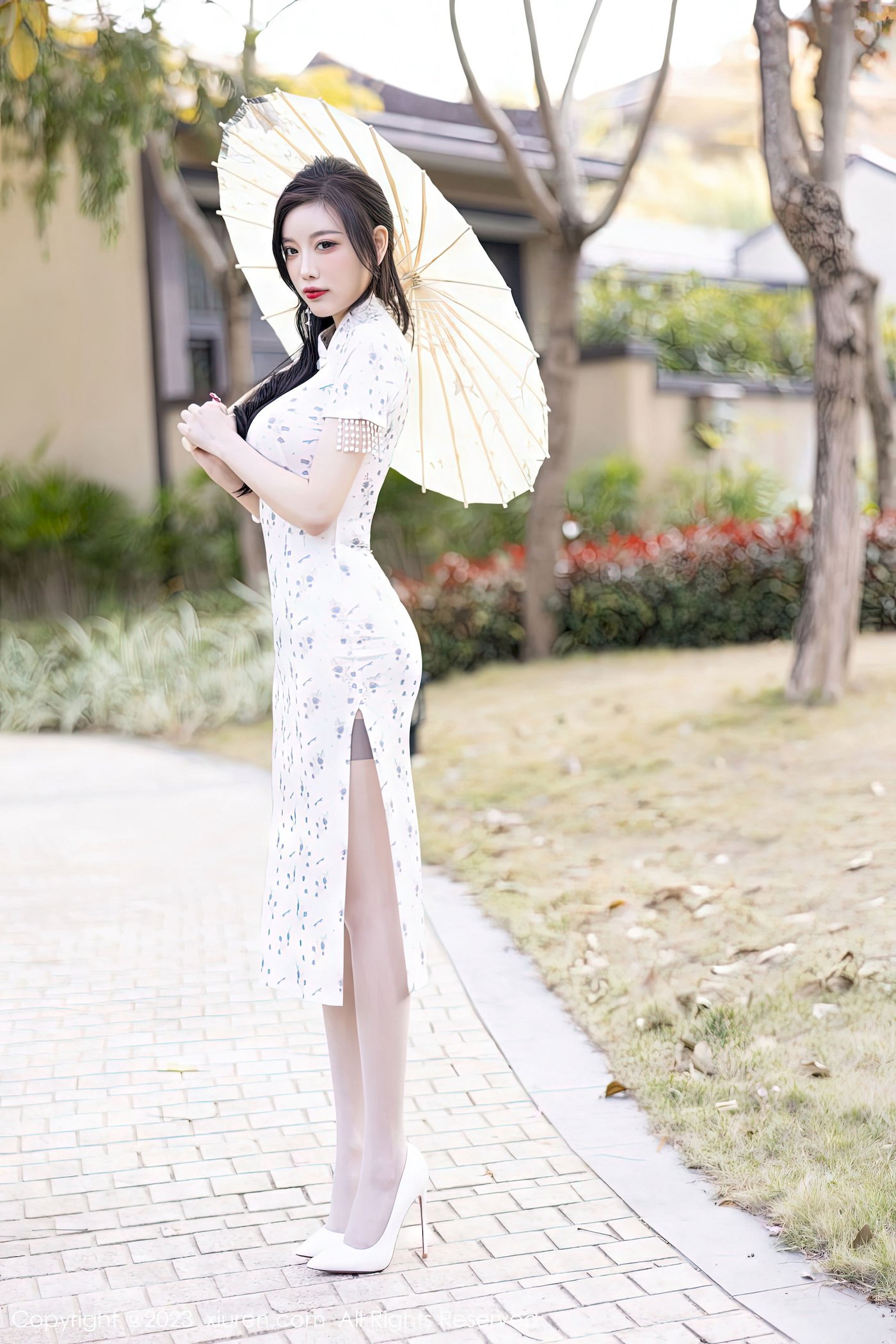 [秀人XiuRen] No.6186 杨晨晨Yome – 旗袍服饰+诱人灰丝海南岛旅拍-小爱·美女部落