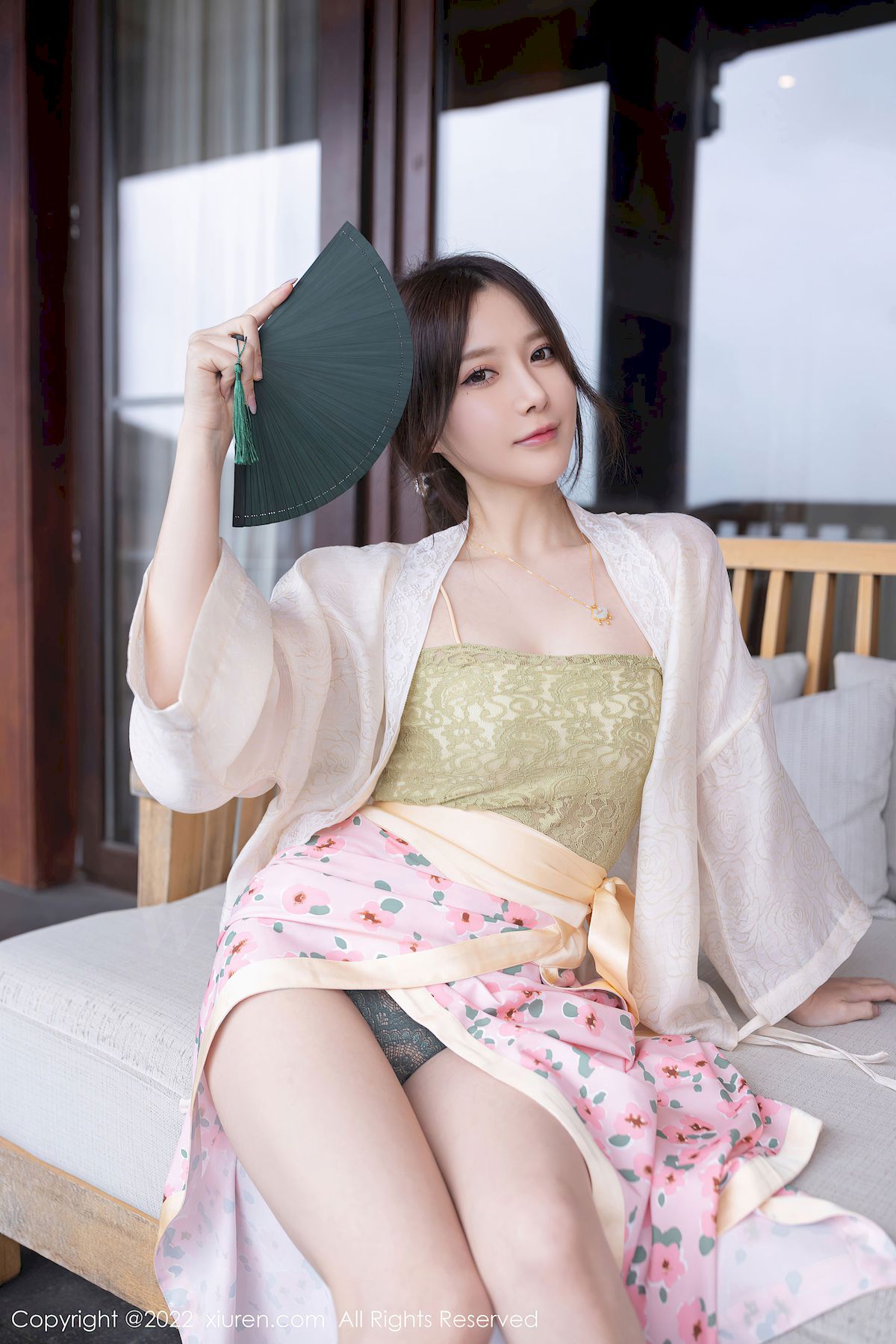 [秀人XiuRen] No.5130 模特鱼子酱Fish – 古装服饰+修长美腿云南旅拍-小爱·美女部落