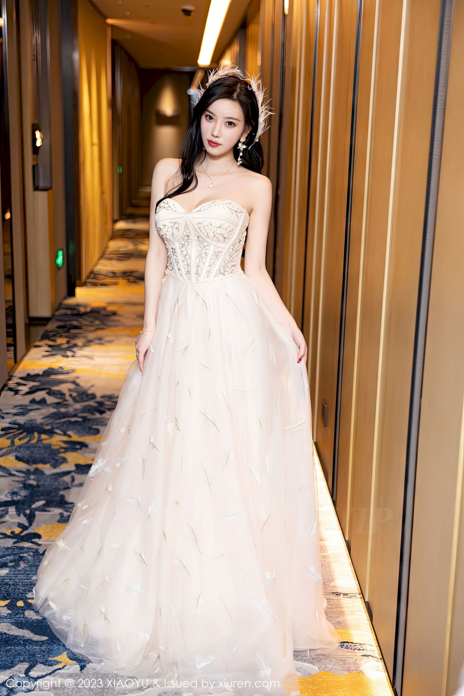 [语画界XIAOYU] Vol.941 女神杨晨晨Yome – 露肩长裙+生日主题私房写真-小爱·美女部落