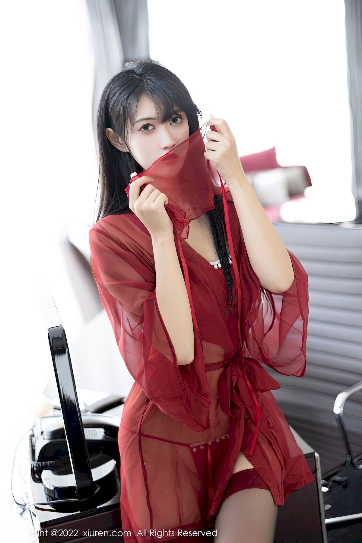 [秀人XiuRen] No.5850 模特林子遥 – 红黑两套服饰+曼妙身姿性感写真-小爱·美女部落