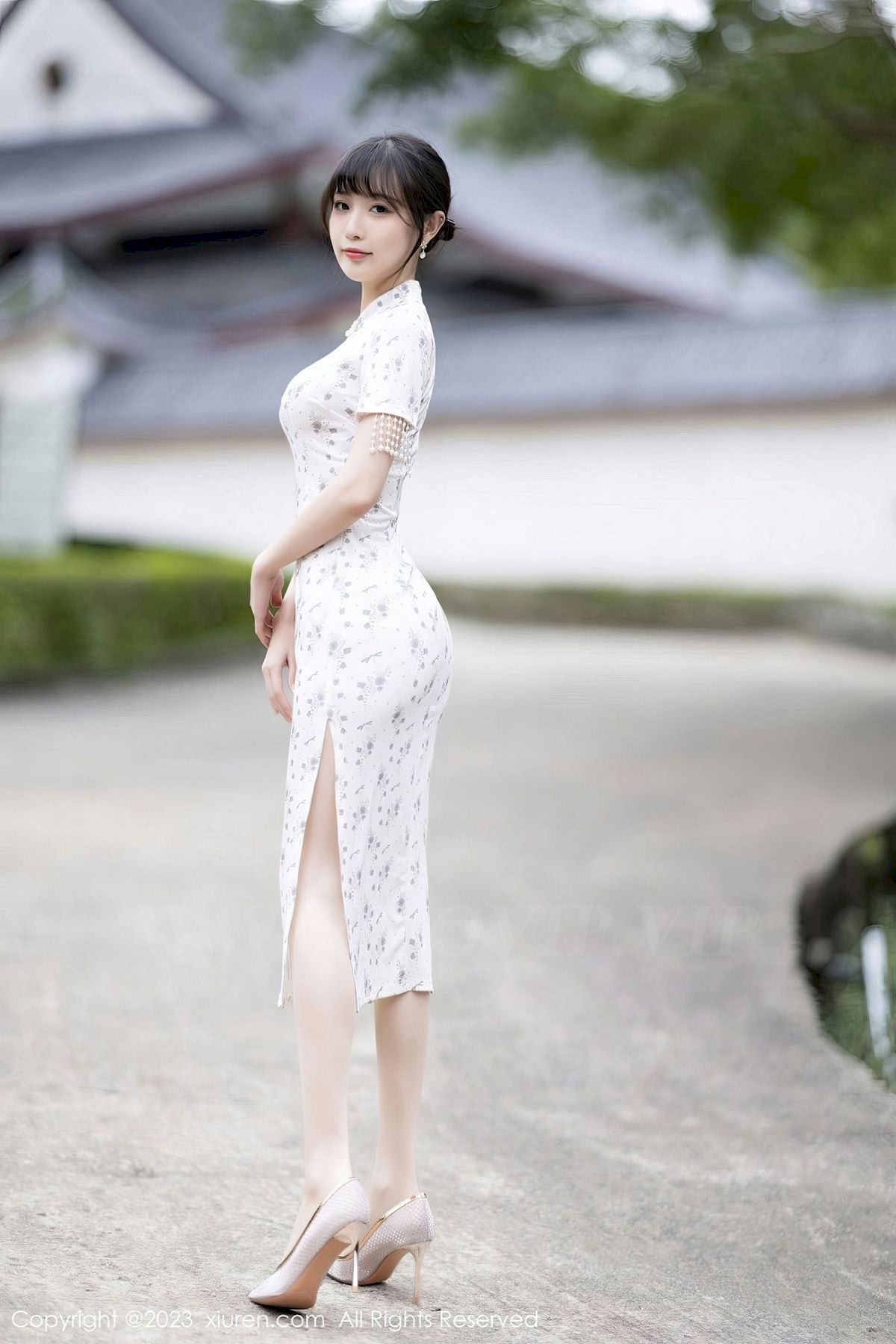 [XiuRen秀人网] No.6346 模特林星阑 – 浅色旗袍+丝袜美腿海南旅拍-小爱·美女部落