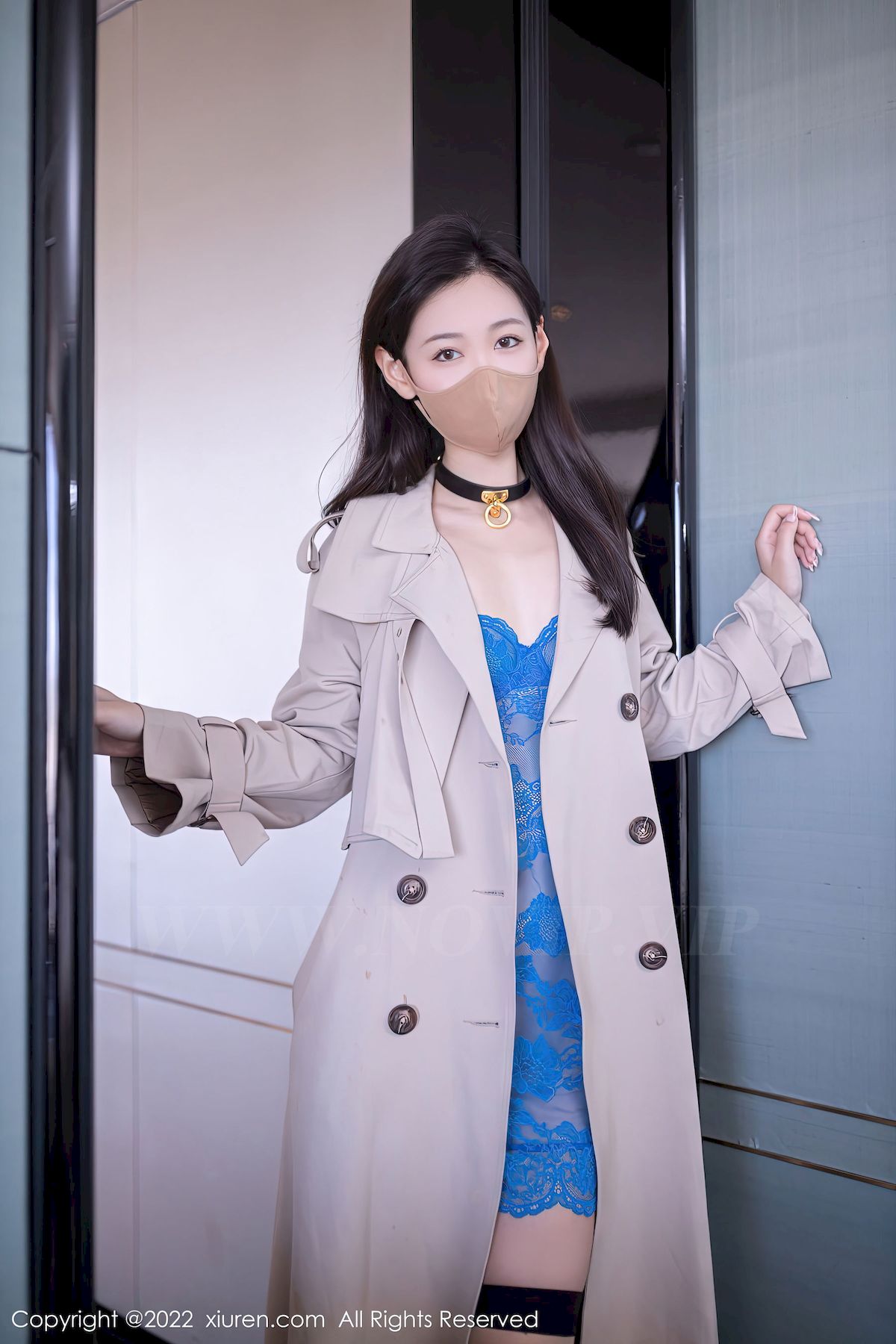 [秀人XiuRen] No.5817 模特唐安琪 – 蓝色服饰+原色丝袜北京旅拍-小爱·美女部落