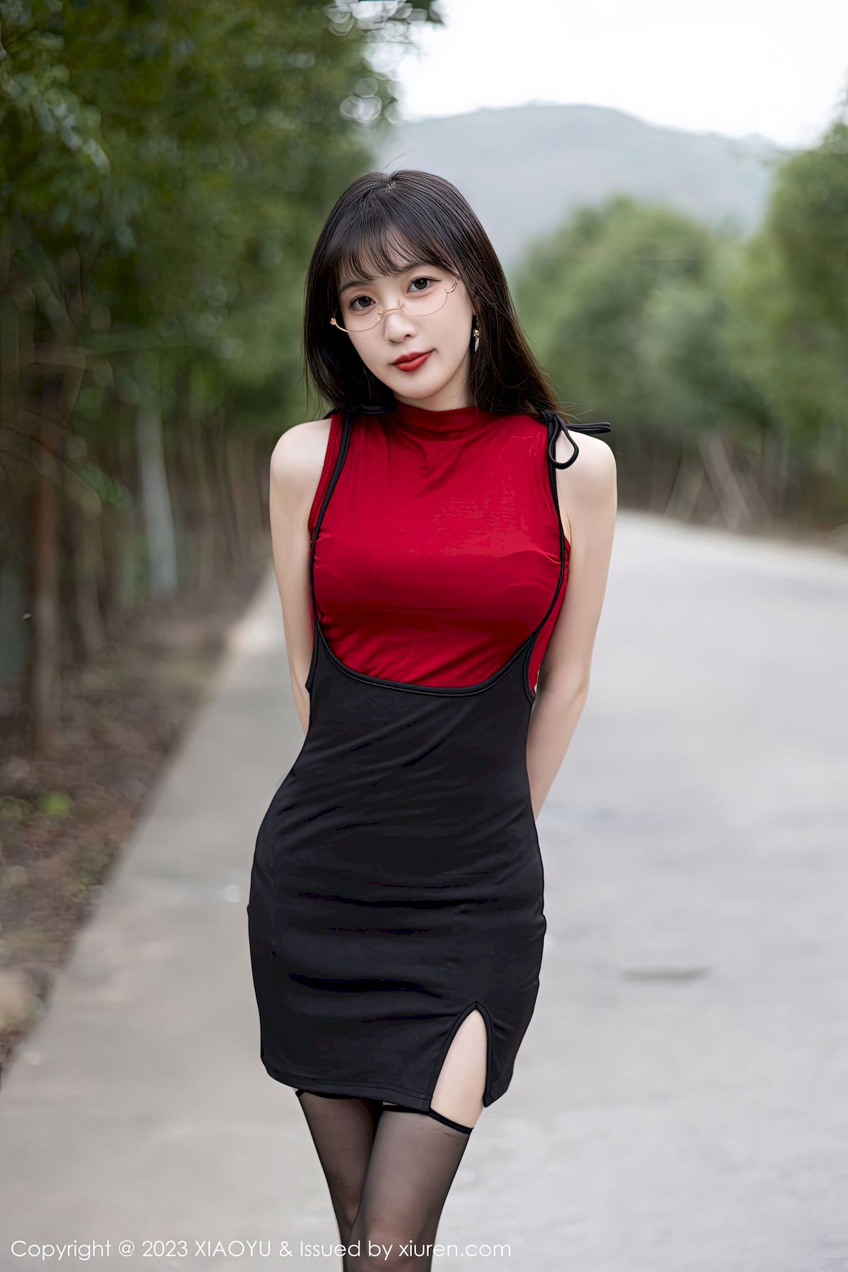 [XIAOYU语画界] VOL.950 模特林星阑 – 红色上衣+黑丝吊裙性感写真-小爱·美女部落