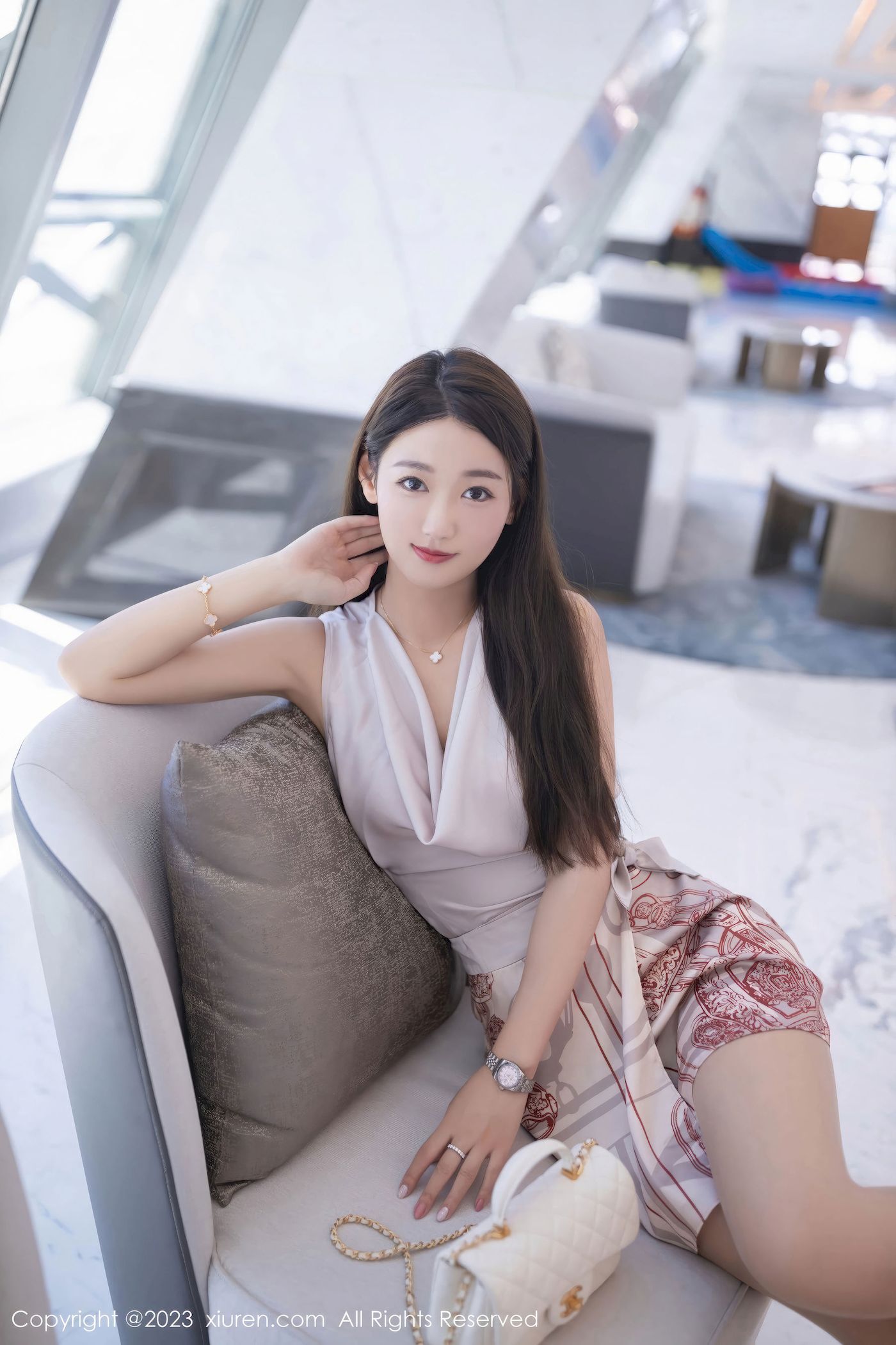 图片[10]-[秀人XiuRen] No.7264 唐安琪 – 淡粉上衣+诱人灰丝珠三角旅拍-小爱·美女部落
