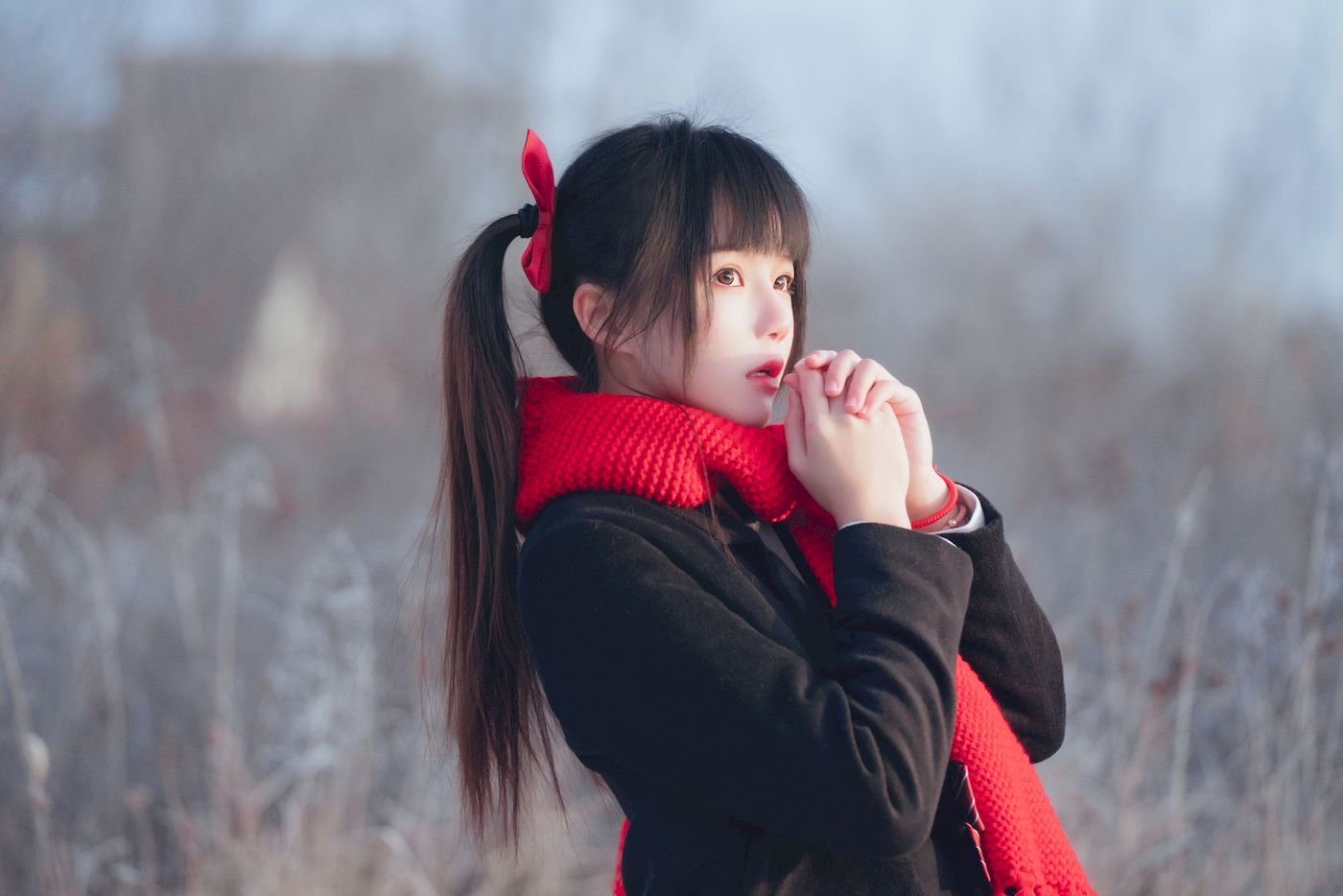 网络美女桜桃喵红色大围巾校服格子裙清纯风户外写真-御萝部落-小爱·美女部落