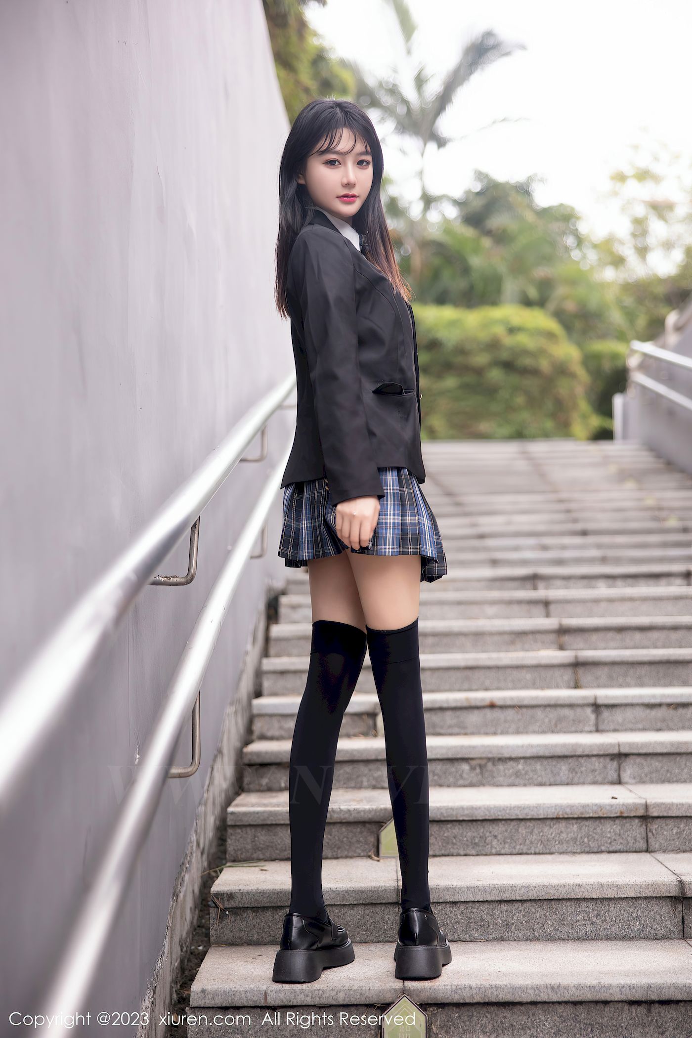 秀人网美女模特幼幼学妹制服格子裙搭配长筒袜性感写真-御萝部落-小爱·美女部落