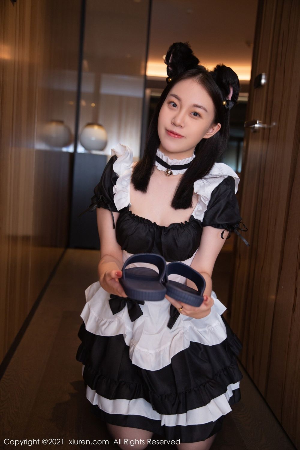 秀人网美女模特一颗甜蛋黄a黑丝美腿深夜女仆服务性感写真-御萝部落-小爱·美女部落