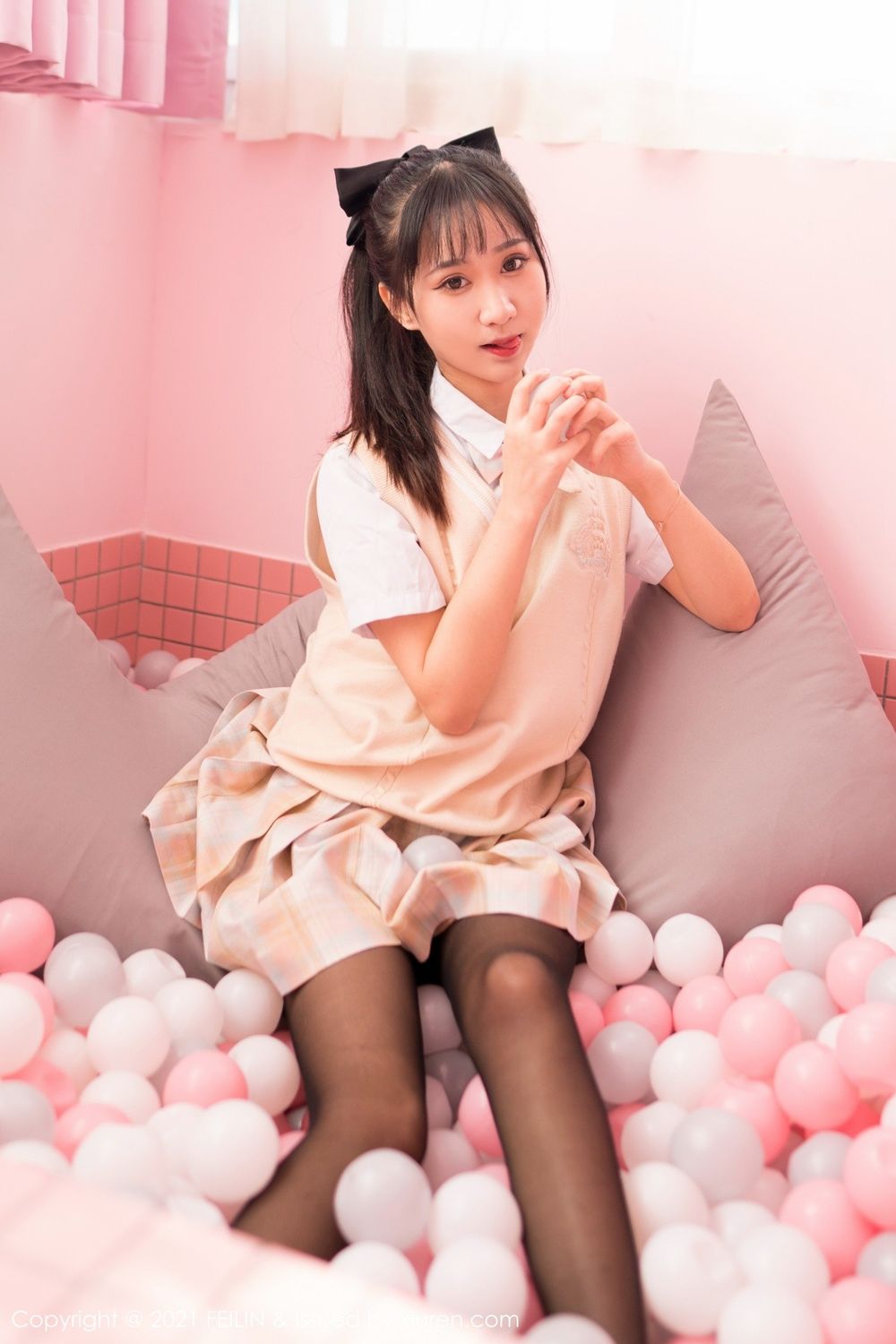 嗲囡囡美女模特小果冻儿jelly兔耳装与黑丝制服系列性感写真-御萝部落-小爱·美女部落