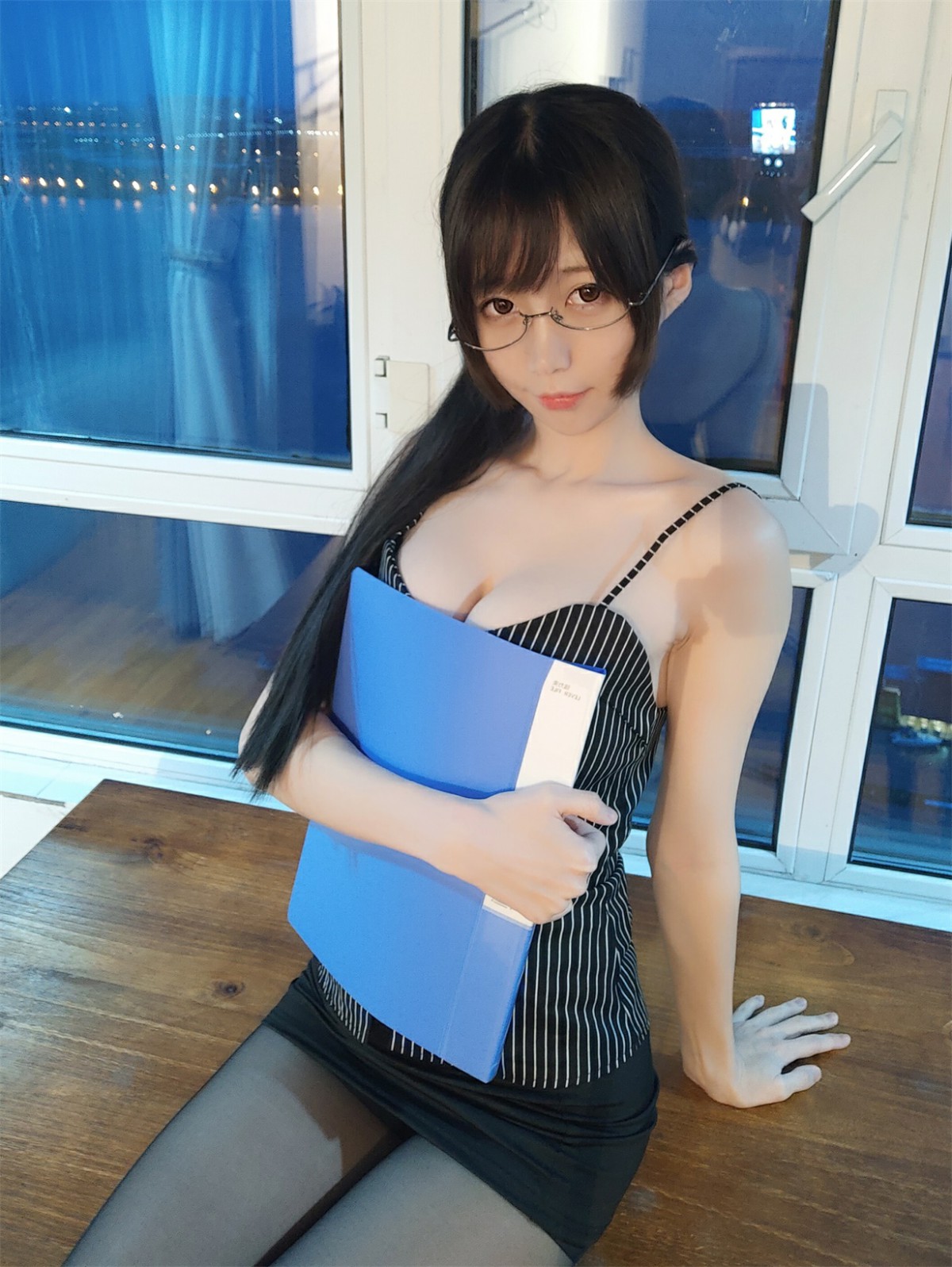 [Cosplay]NAGISA魔物喵–自摄系列 NO.001 专属秘书 – COSPLAY-小爱·美女部落