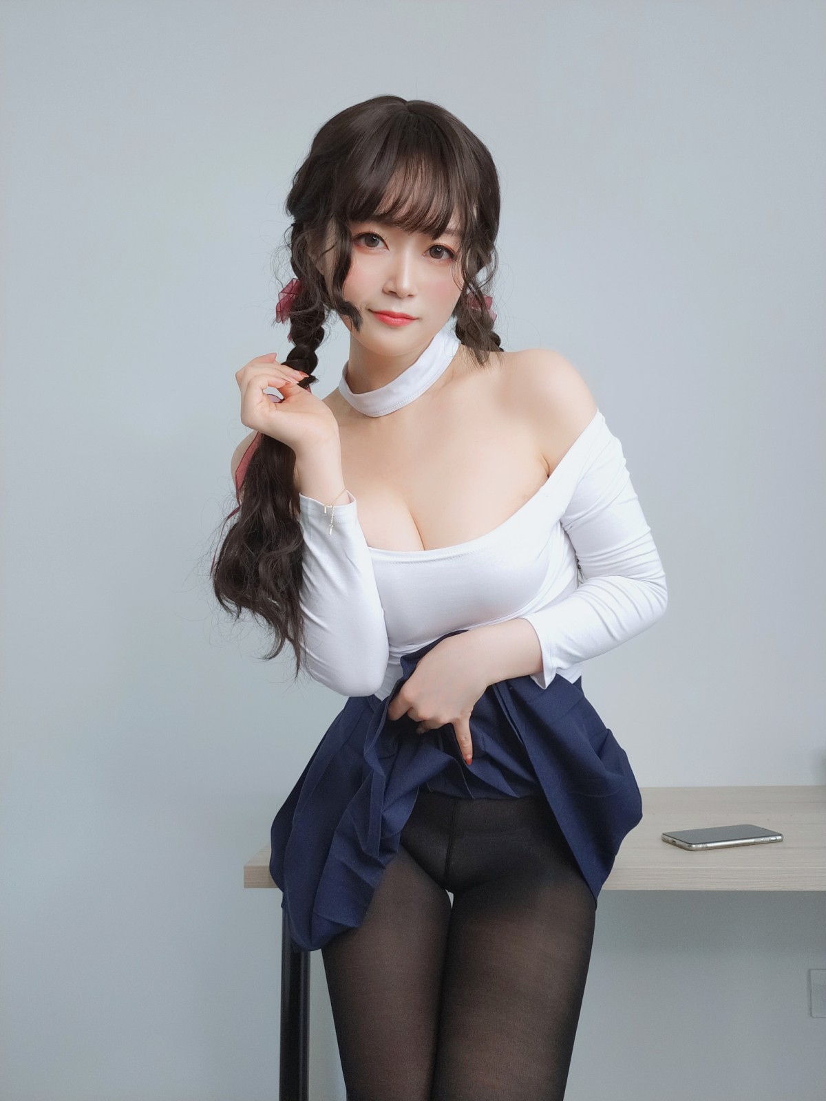 Coser小姐姐白银 – 邻家大姐姐的黑丝 – COSPLAY-小爱·美女部落