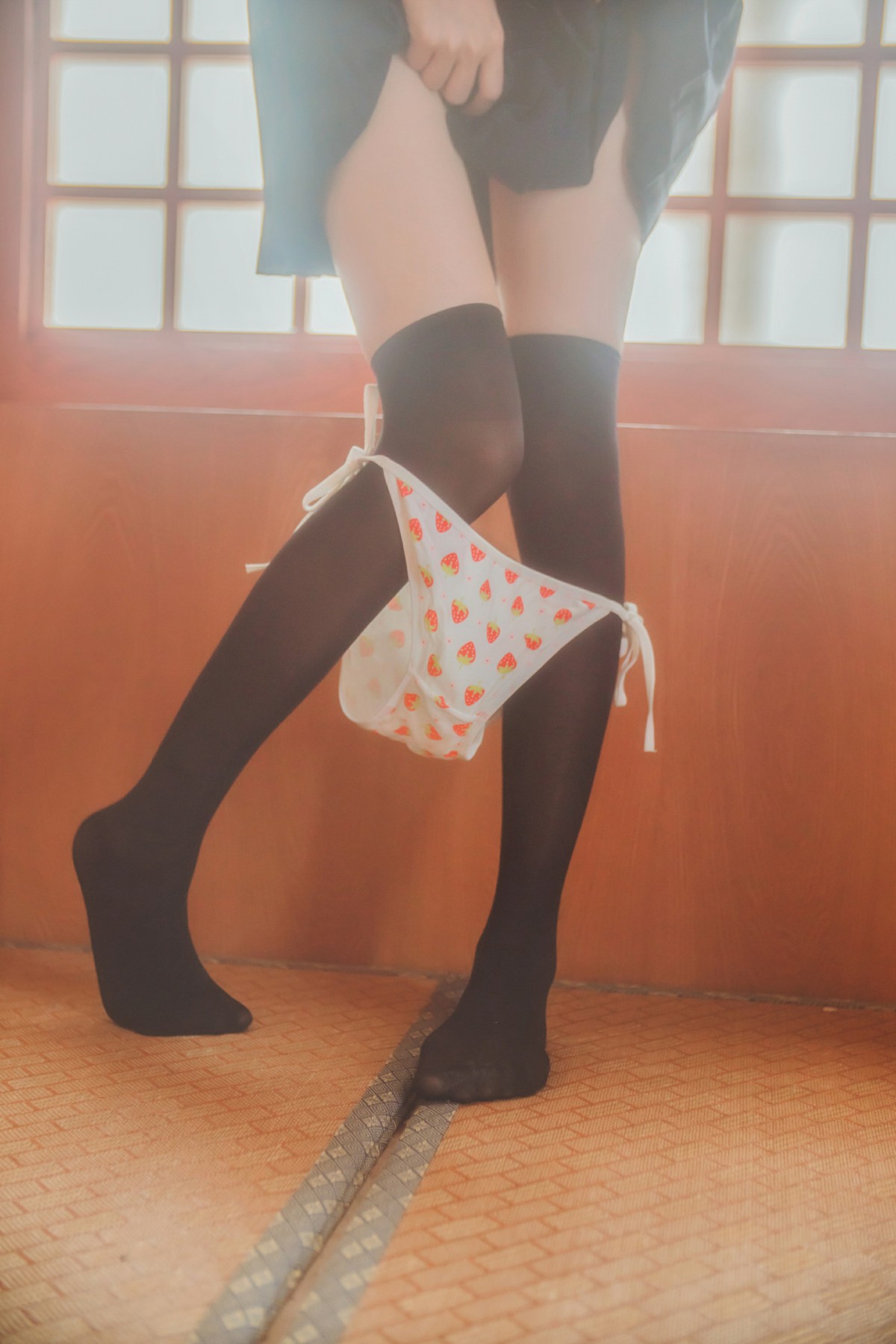 图片[83]-萝莉风COS 桜桃喵 – 小背心2 – COSPLAY-小爱·美女部落