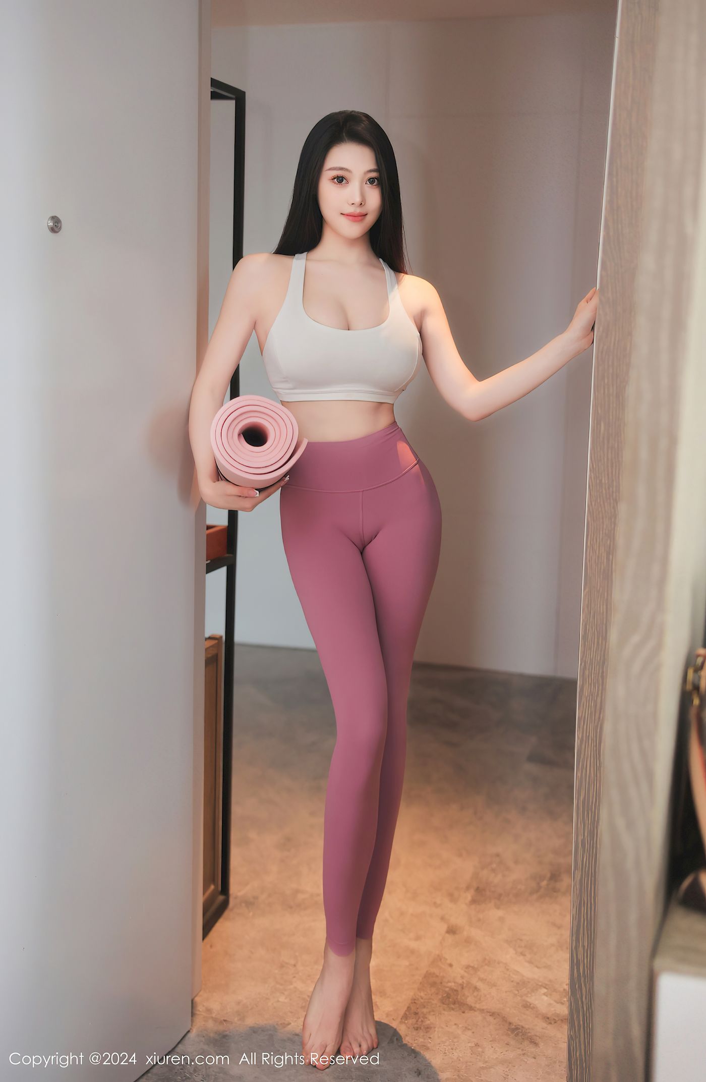 秀人网新人模特清妙粉色瑜伽服饰苗条身姿首套写真-御萝部落-小爱·美女部落