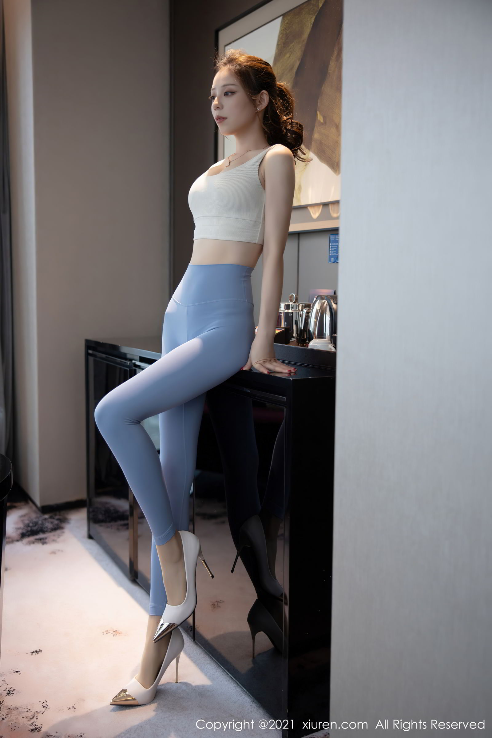 秀人网美女模特言沫超紧身运动服健美身材小蛮腰主题写真-御萝部落-小爱·美女部落