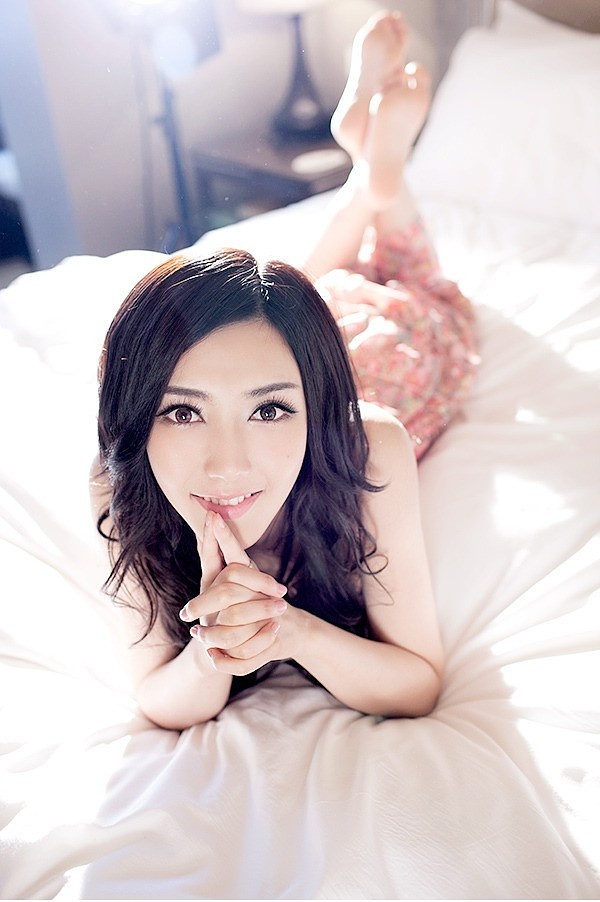 足球宝贝耶律雪儿床上写真-御萝部落-小爱·美女部落