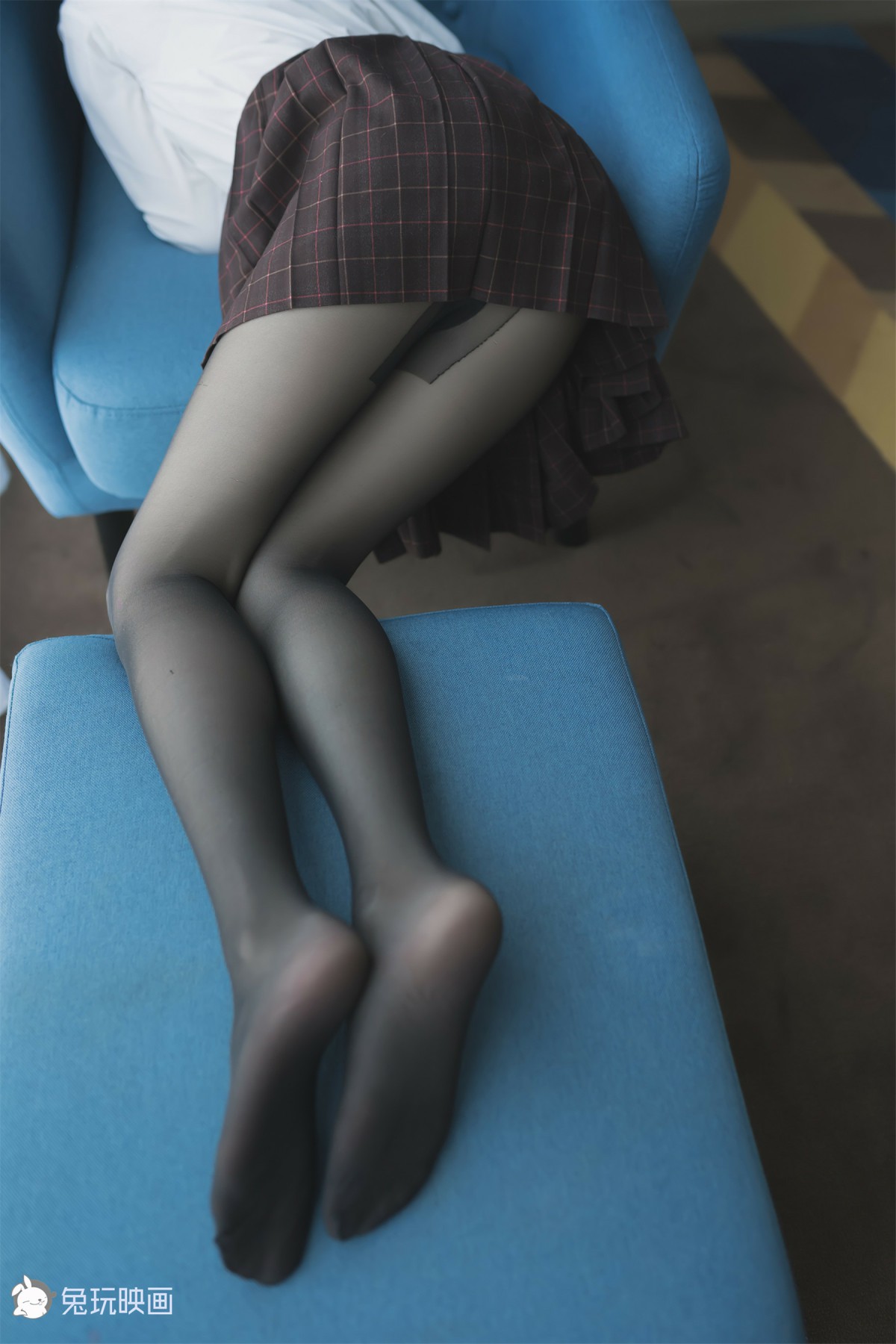 图片[30]-兔玩映画系列 Vol.051 蓝椅子上的黑丝少女_ – COSPLAY-小爱·美女部落