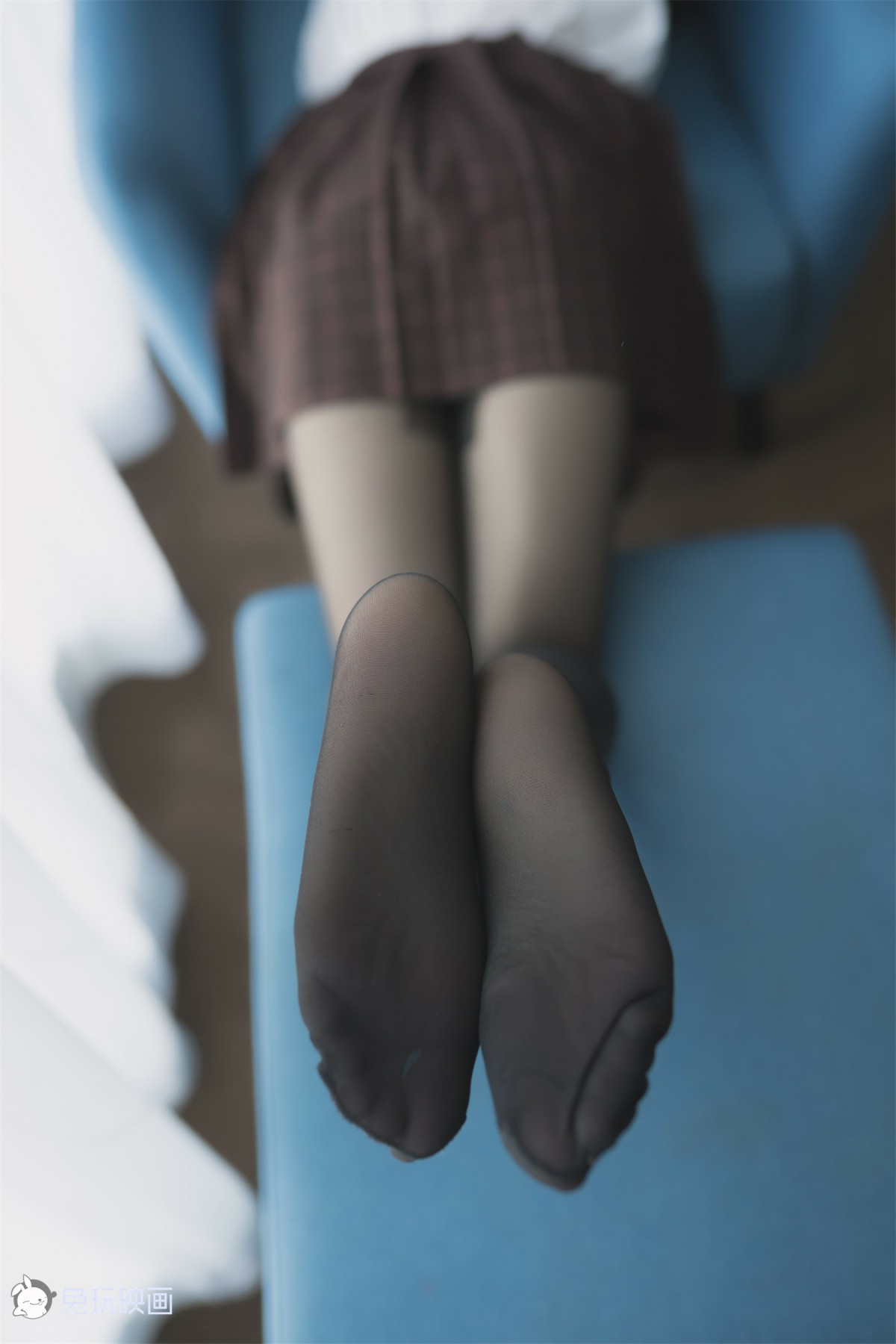 图片[32]-兔玩映画系列 Vol.051 蓝椅子上的黑丝少女_ – COSPLAY-小爱·美女部落