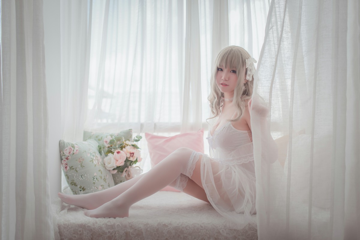 图片[7]-性感人气COSER Yoko宅夏Cos – 白色丝质连衣裙 – COSPLAY-小爱·美女部落
