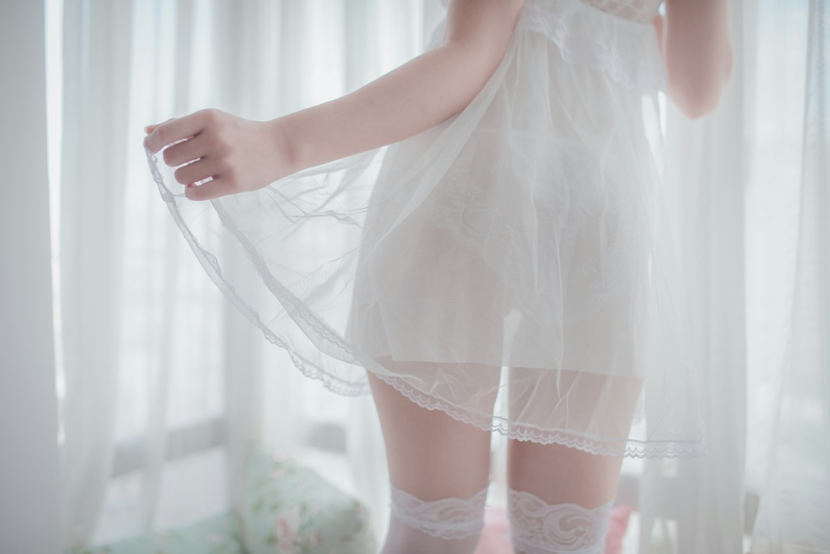 图片[15]-性感人气COSER Yoko宅夏Cos – 白色丝质连衣裙 – COSPLAY-小爱·美女部落