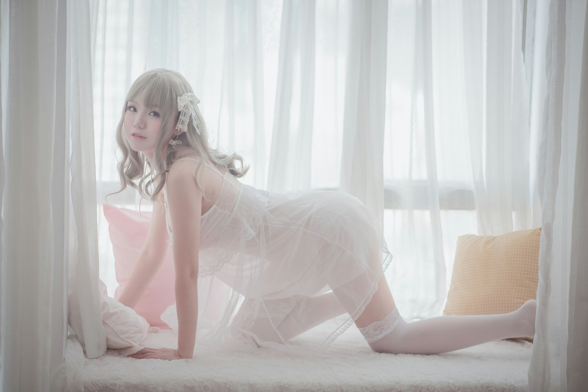 图片[19]-性感人气COSER Yoko宅夏Cos – 白色丝质连衣裙 – COSPLAY-小爱·美女部落