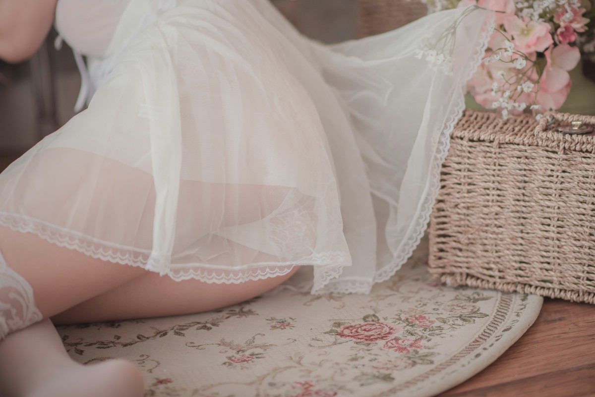 图片[24]-性感人气COSER Yoko宅夏Cos – 白色丝质连衣裙 – COSPLAY-小爱·美女部落