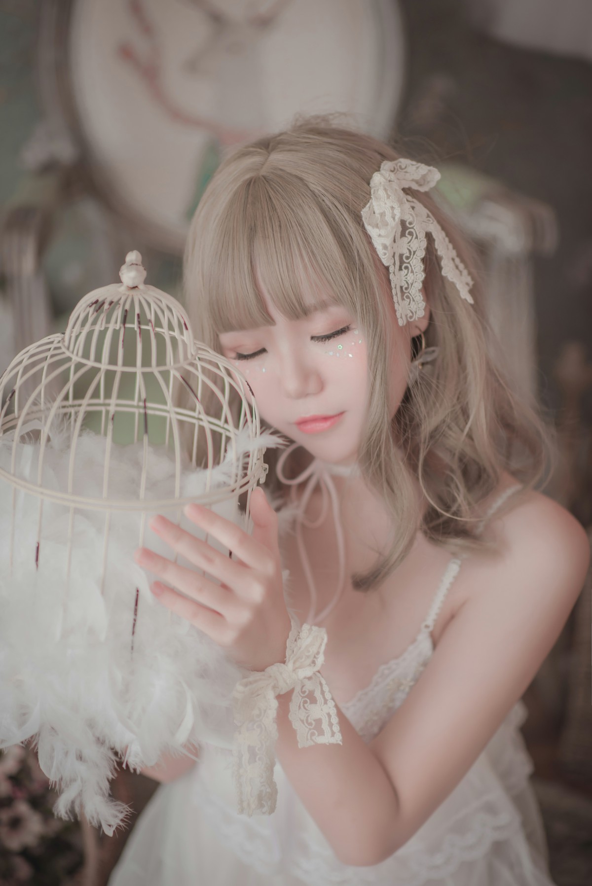 图片[25]-性感人气COSER Yoko宅夏Cos – 白色丝质连衣裙 – COSPLAY-小爱·美女部落