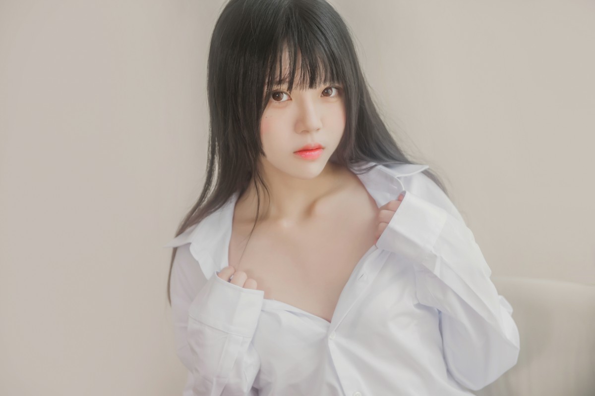 图片[2]-萝莉风COS 桜桃喵 – 白衬衫散发 – COSPLAY-小爱·美女部落