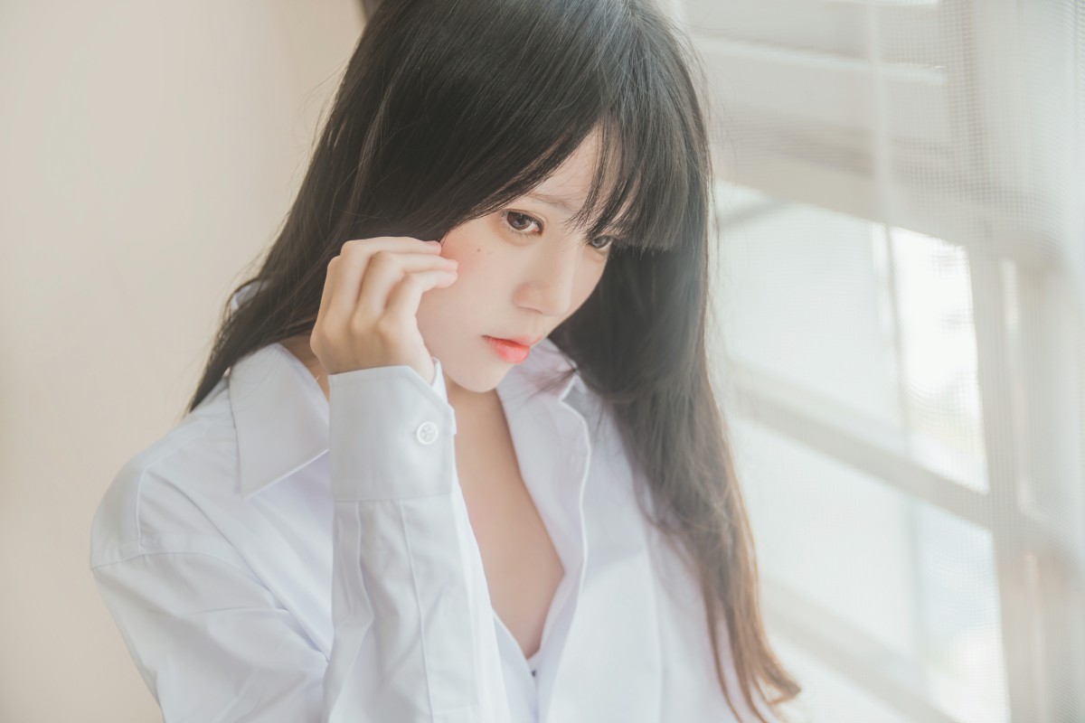 图片[6]-萝莉风COS 桜桃喵 – 白衬衫散发 – COSPLAY-小爱·美女部落