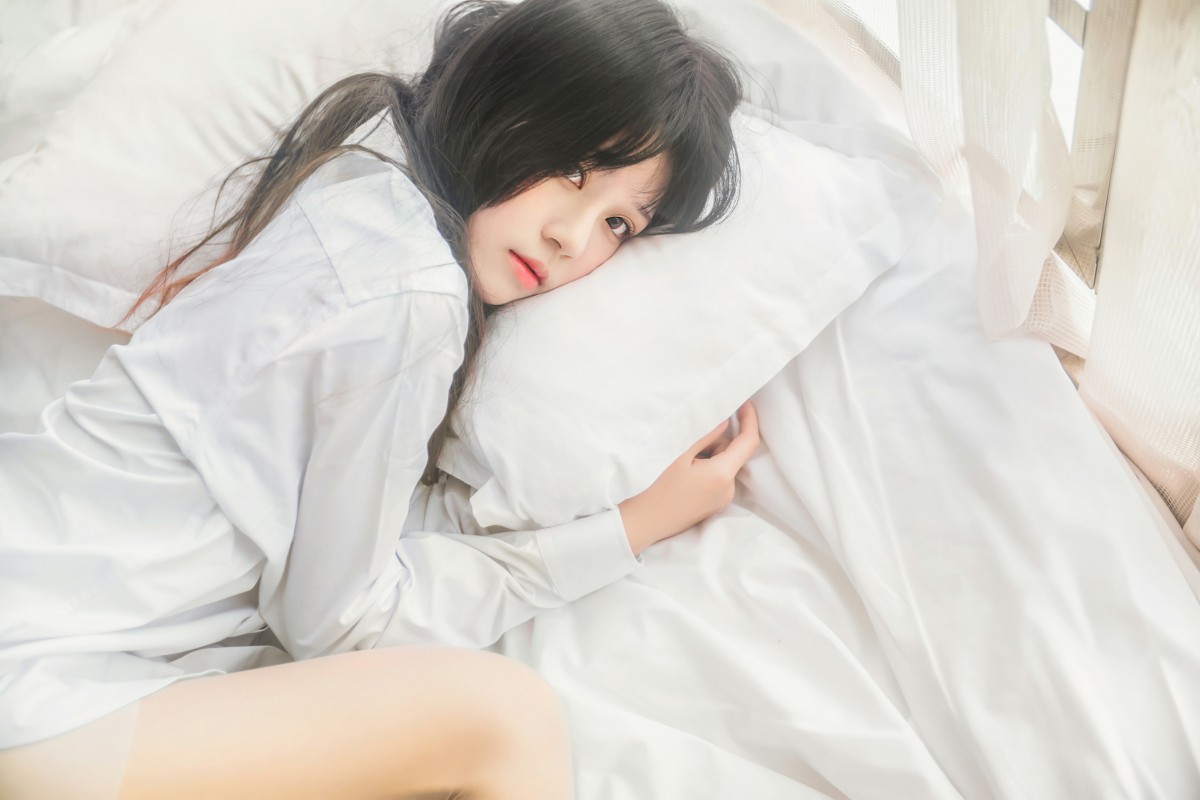图片[12]-萝莉风COS 桜桃喵 – 白衬衫散发 – COSPLAY-小爱·美女部落