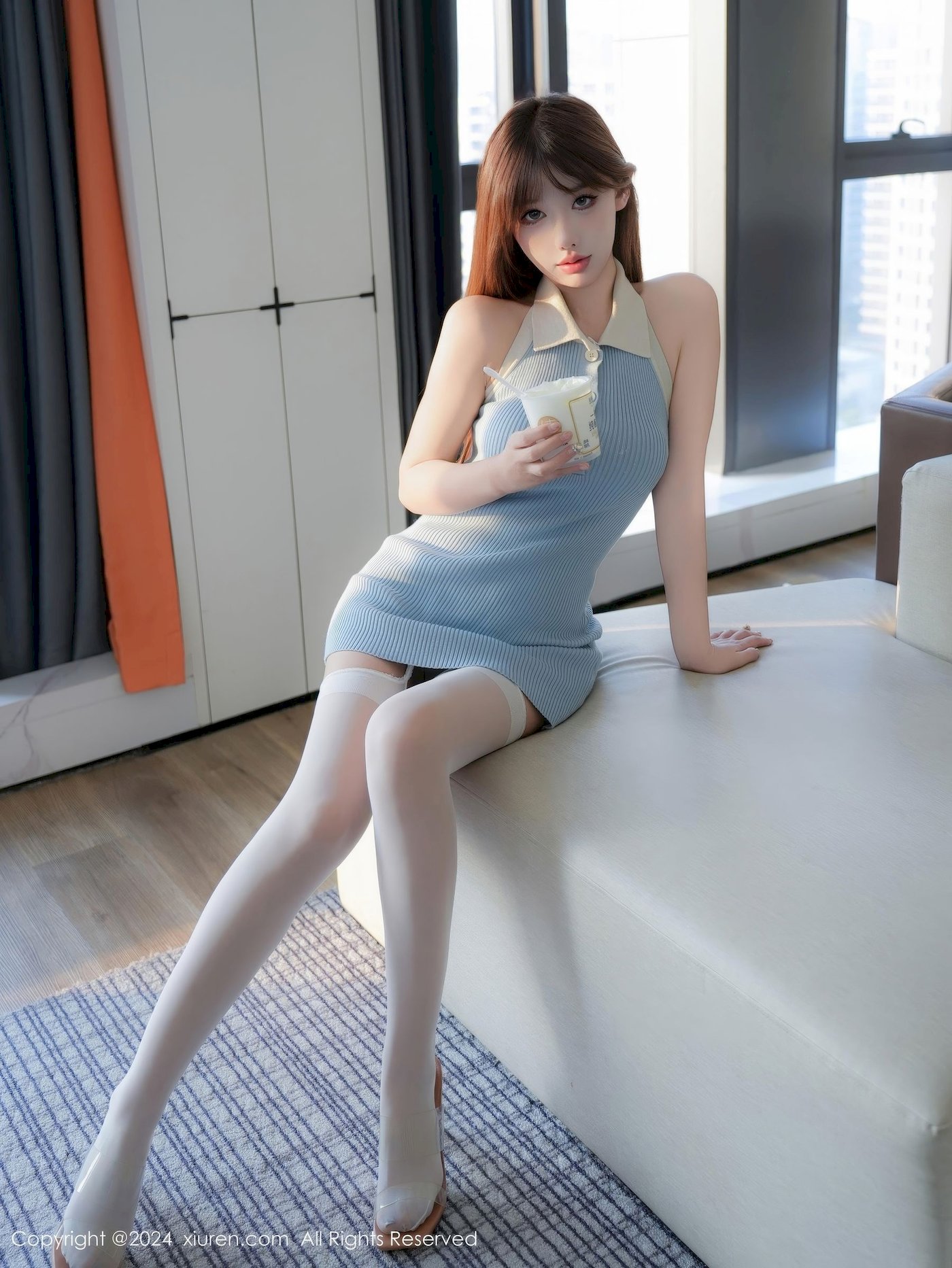图片[7]-[XiuRen秀人网] No.9458 新人李金金 – 蓝色短裙+白色丝袜首套写真-小爱·美女部落