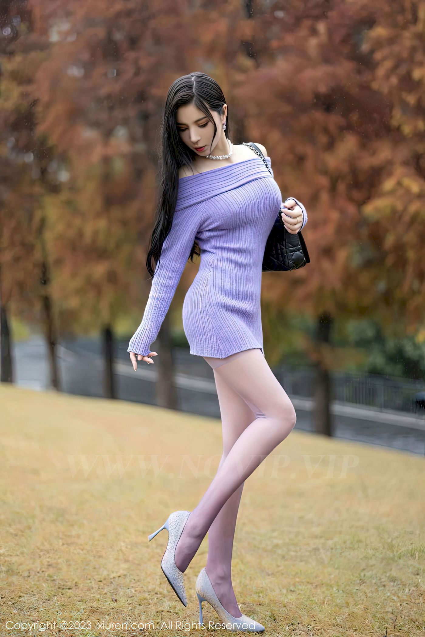 图片[2]-[XiuRen秀人网] No.6277 模特小蛮妖Yummy – 紫色长裙丝袜海南岛旅拍-小爱·美女部落