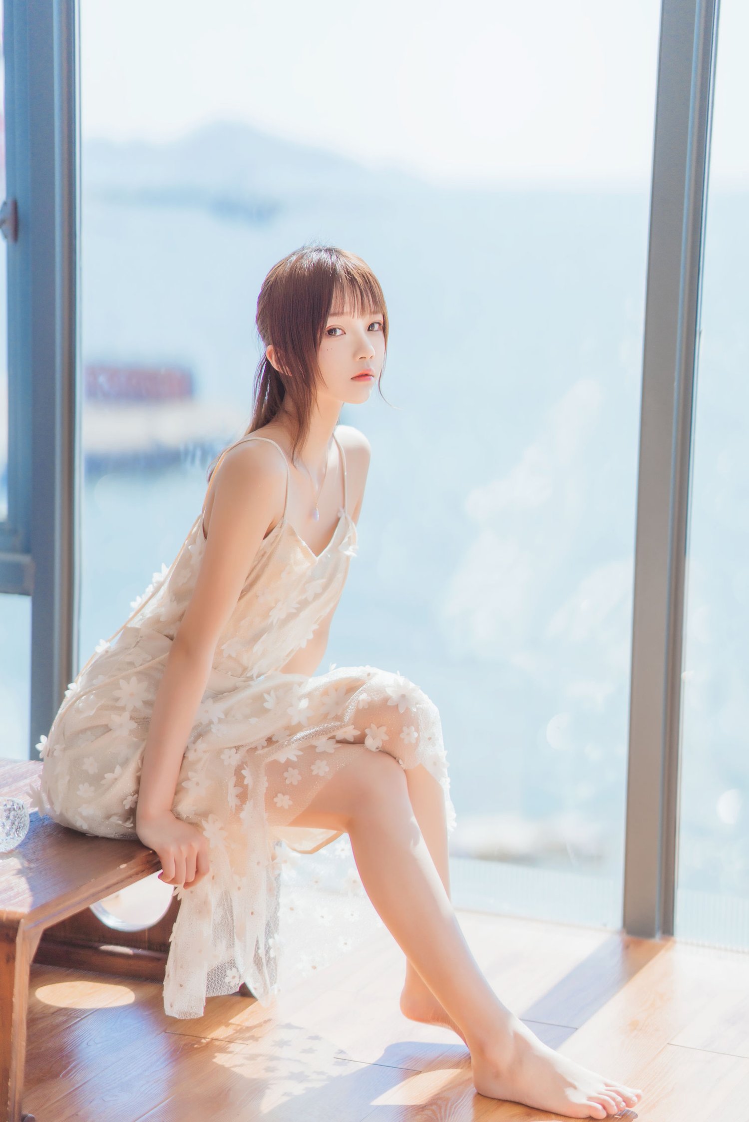 网络红人桜桃喵白色吊带长裙阳光系列户外写真-御萝部落-小爱·美女部落