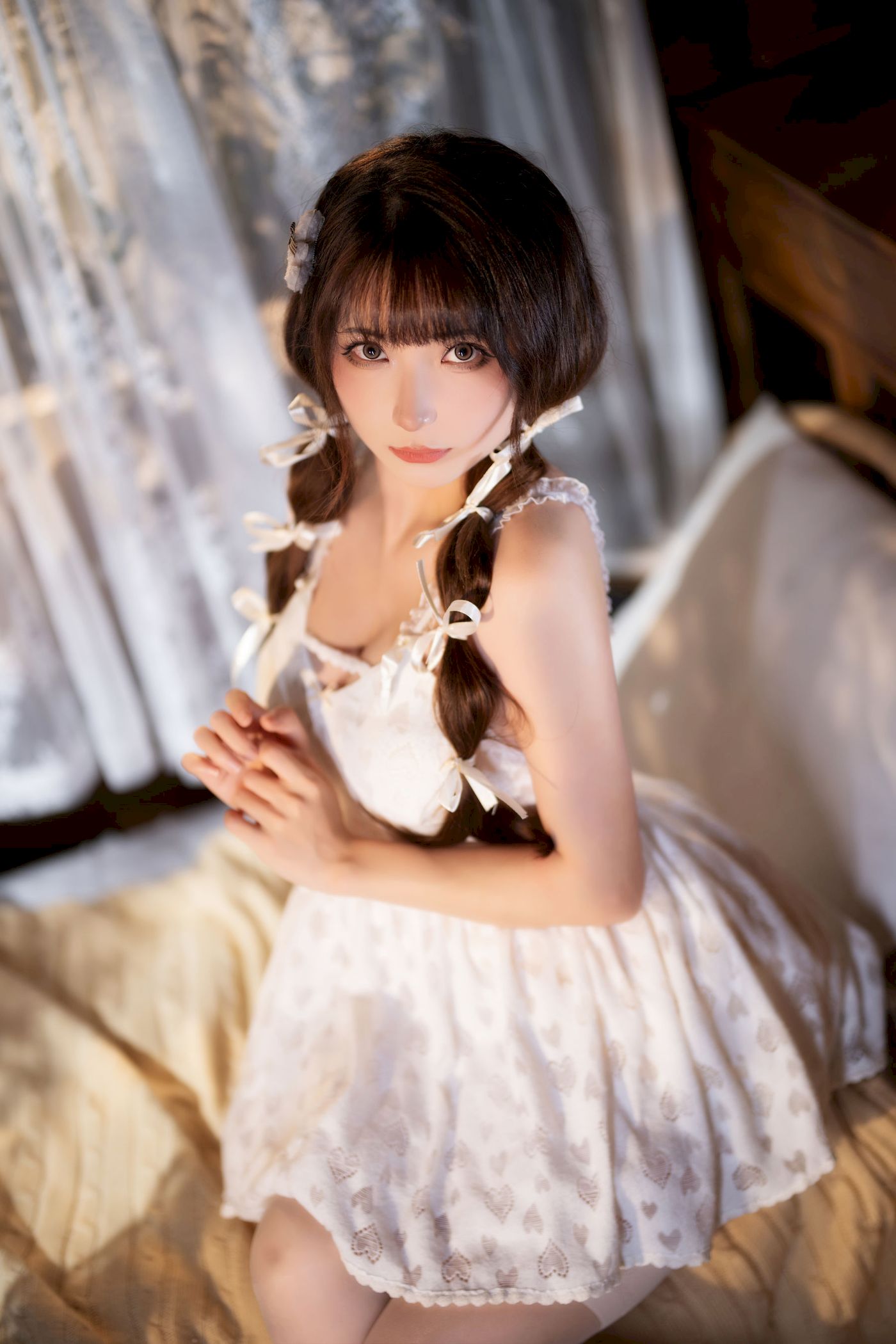 清纯少女是三不是世w素色吊裙白色丝袜居家写真-御萝部落-小爱·美女部落