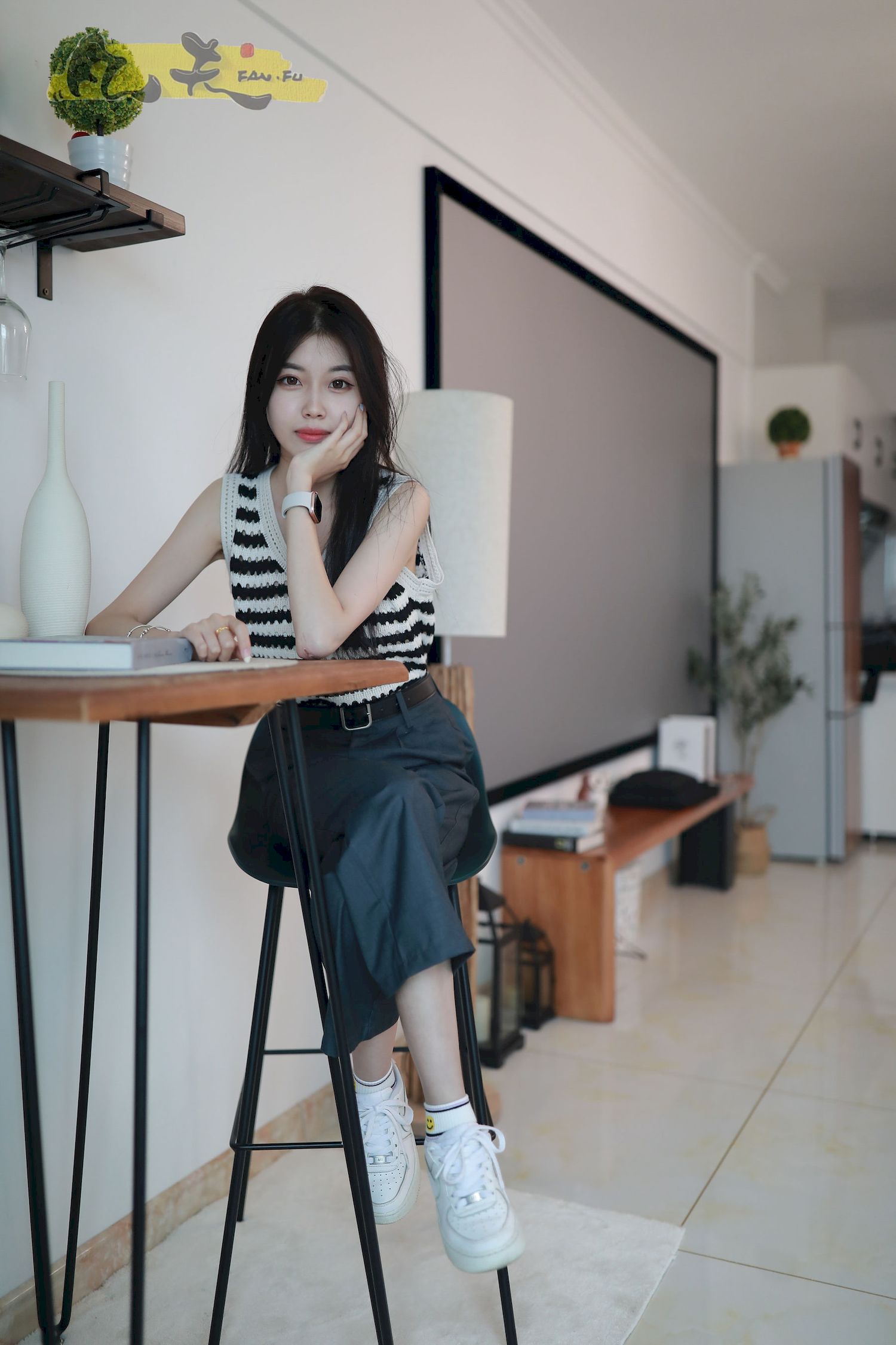 凡夫摄影长发美女芳琪洞洞毛衣黑色西裤居家写真-御萝部落-小爱·美女部落