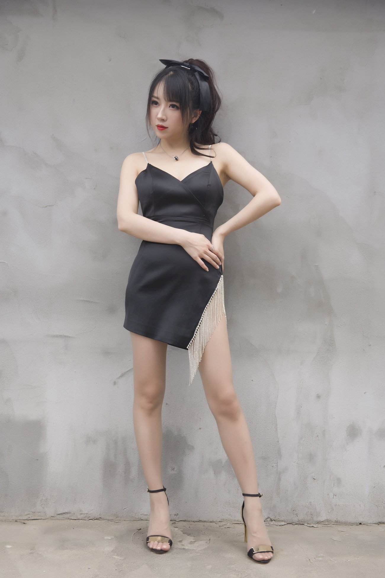 斗鱼主播小女巫露娜黑色流苏搭配黑丝美腿COS福利-御萝部落-小爱·美女部落