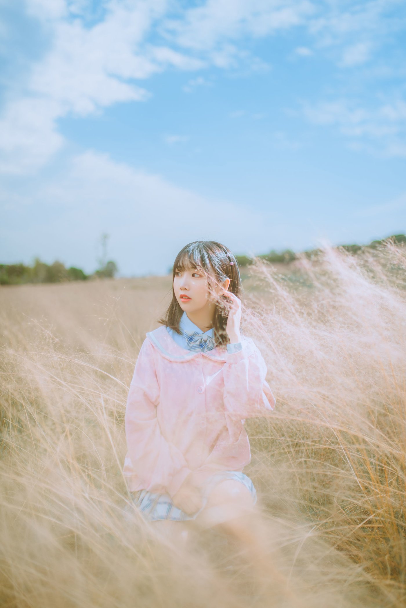 清新软妹面饼仙儿JK制服粉黛草场景粉色风格户外写真-御萝部落-小爱·美女部落