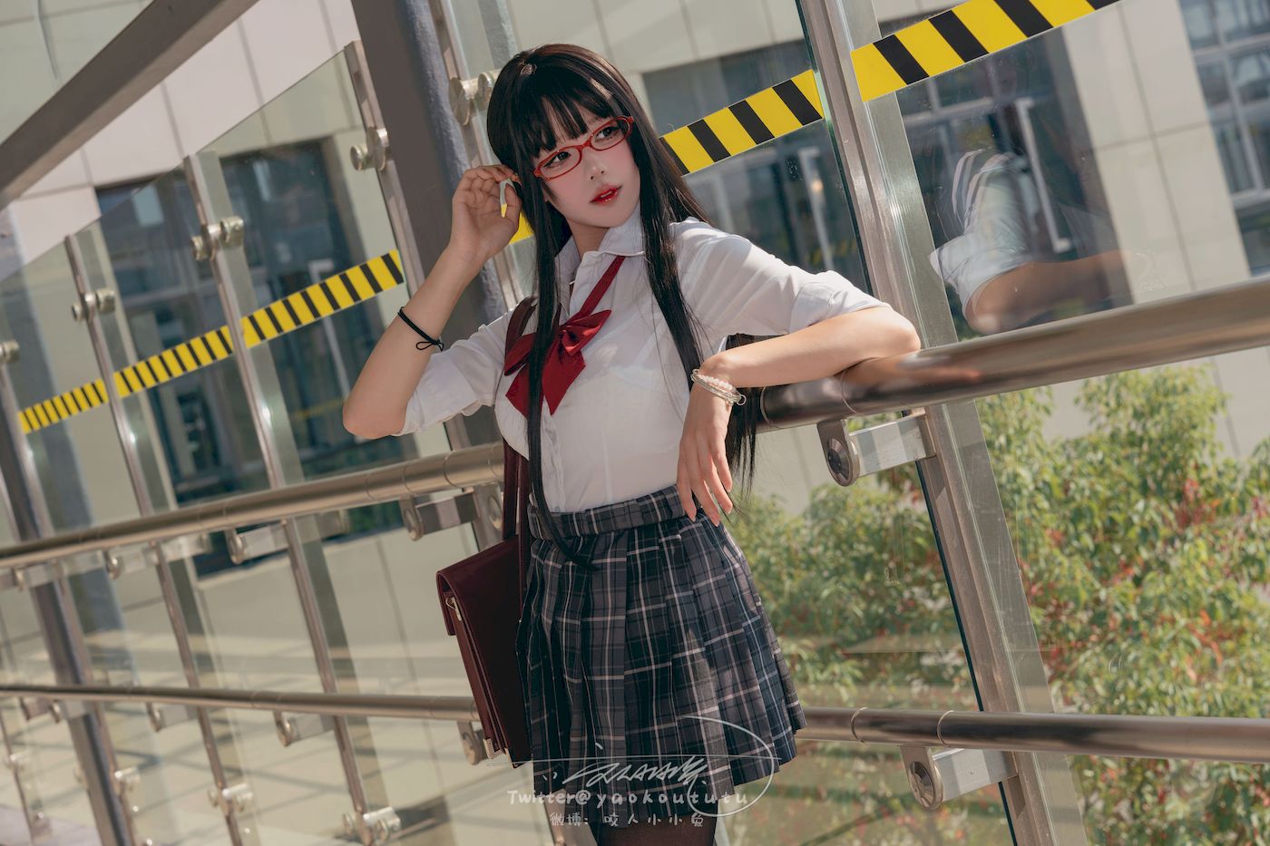 邻家小妹咬一口兔娘黑丝格子裙JK制服电车场景美图-御萝部落-小爱·美女部落